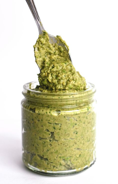 Green Pea Pesto, Homemade Whole Wheat Bread, Vegan Pesto Recipe, Olive Pesto, Vegetarian Drinks, Pea Pesto, Pate Recipes, Vegan Pesto, Pea Recipes