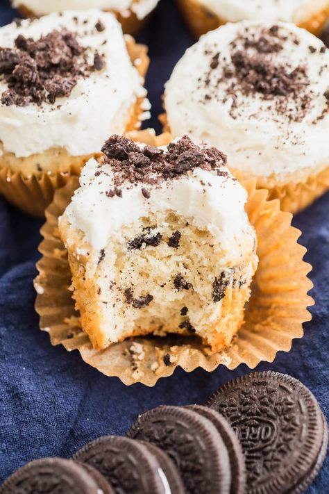 Delicious Oreo Cupcakes with a vanilla buttercream frosting! They're cupcakes from scratch and can easily be made allergy friendly. Gluten Free Oreo Cupcakes, Oreo Cookie Butter, Oreo Cupcake Recipe, Dairy Free Buttercream, Cupcakes From Scratch, Dairy Free Cupcakes, Vanilla Oreo, Oreo Dessert Recipes, Frozen Cupcakes