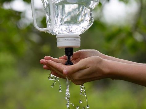 Make a water dispenser out of any inverted bottle. Camping Wash Station, Reuse Containers, Washing Station, Strawberry Planters, Hand Washing Station, Camping Water, Homestead Living, Outdoor Diy Projects, Water Containers