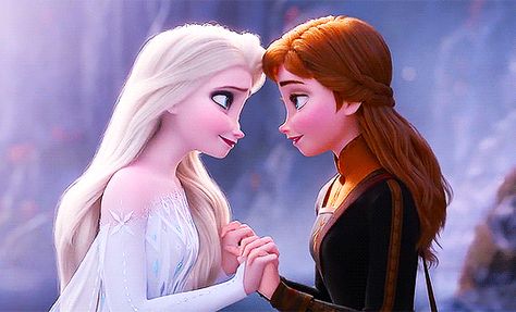 Frozen Sisters Video, Elsa And Anna Gif, Disney Sisters, Elsa Sister, Frozen Gif, Film Frozen, Frozen Wallpaper, Wallpaper Macbook, Gif Disney