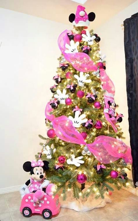 19 Most Creative Kids Christmas Trees. Minnie Mouse Inspired Tree Idea on Pretty My Party. Kids Christmas Trees, Minnie Mouse Christmas Tree, Minnie Mouse Decorations, A Pink Christmas, Christmas Trees For Kids, Gifts Creative, Minnie Mouse Christmas, Mouse Christmas, Christmas Tree Ideas