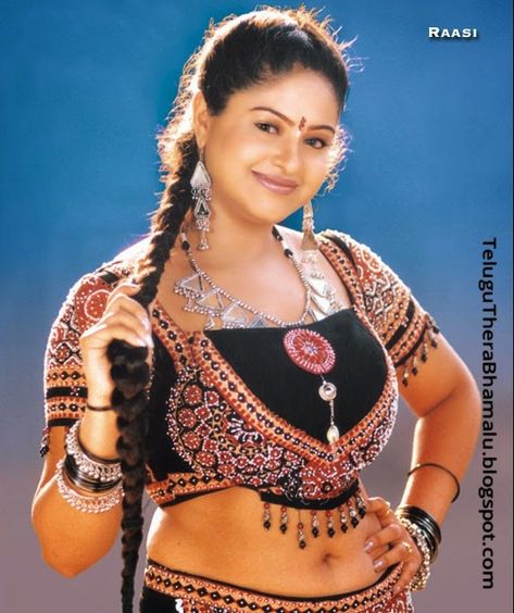 Telugu Thera Bhamalu: Raasi hot navel Sneha Reddy, Juhi Chawla, Bollywood Pictures, Retro Bollywood, Dancers Outfit, Women Faces, Vintage Bollywood, Shah Rukh Khan, Durga Goddess