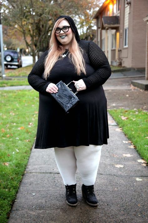 Fat Goth Girl, Modest Goth, Plus Size Goth Fashion, Fat Goth, Burgundy Tights, Dark Rooms, Karaoke Bar, Goth Outfit Ideas, Heavy Legs