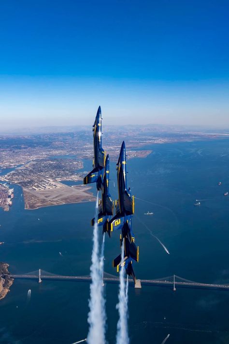 Blue Angels 💙💛 📸 : US NAVY Blue... - World Of Fighter Jets Blue Angels Air Show, Us Fighter Jets, Us Navy Blue Angels, Elvis Presley Videos, Angels Pictures, Aviation Photography, Jet Plane, Angel Pictures, Blue Angels