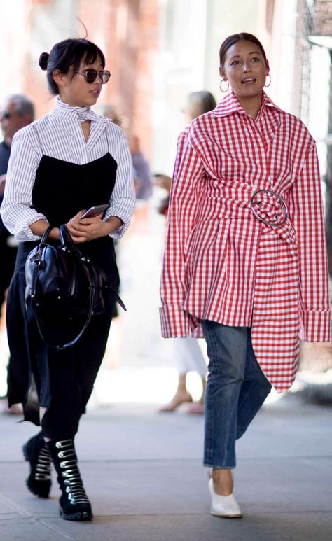 Oversized Plaid Shirt Outfit, Plaid Shirt Outfit, New Yorker Street Style, Dress Over Jeans, Looks Pinterest, Leandra Medine, Giovanna Battaglia, New York Fashion Week Street Style, Anna Dello Russo