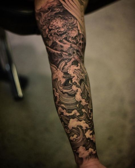 Wave Tattoo Sleeve, Japanese Forearm Tattoo, Traditional Japanese Tattoo Sleeve, Japanese Hand Tattoos, Dragon Sleeve Tattoos, Men Tattoos Arm Sleeve, Geniale Tattoos, Leg Sleeve Tattoo, Japanese Sleeve Tattoos