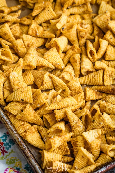 Imagine the satisfying crunch of Bugles coated in a tantalizing blend of seasonings, creating a snack that's perfect for any occasion. Bugles Recipes, Bugles Snack Mix, Bugles Chips, Chex Mix Recipe, Muddy Buddy, Baked Dessert, Puppy Chow Recipes, Chex Mix Recipes, Puppy Chow