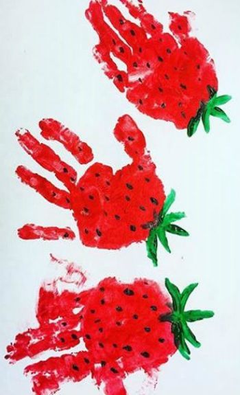 Hand Print Art, Strawberry Crafts, Fruit Crafts, Red Crafts, Strawberry Art, Footprint Crafts, Vevey, Toddler Arts And Crafts, Preschool Arts And Crafts