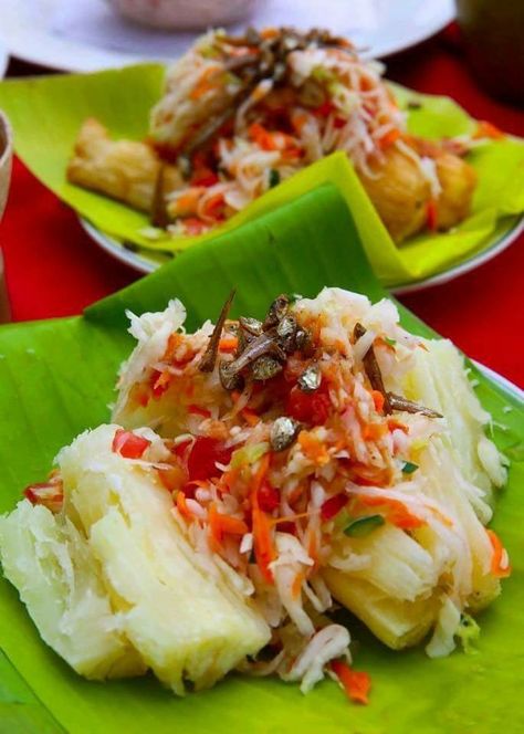 Yuca con pepesca Nicaraguan Recipes, Vegetable Appetizer, Salad Mexican, Salvadoran Food, Salvadorian Food, Guatemalan Recipes, Traditional Mexican Dishes, Mexico Food, Meat Appetizers