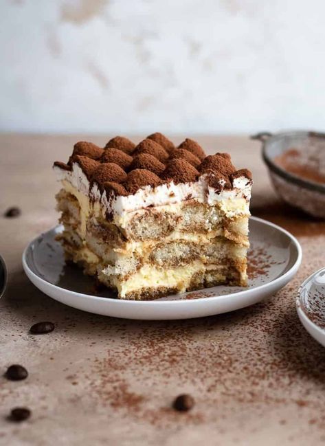 Italian Dessert Aesthetic, Tiramisu Food Photography, Tiramisu Photography Food Styling, Coffee Tiramisu, Tiramisu Photography, Tirimasu Aesthetic, Tiramisu Aesthetic Photography, Italian Cafe Food, Tiramisu Aesthetic