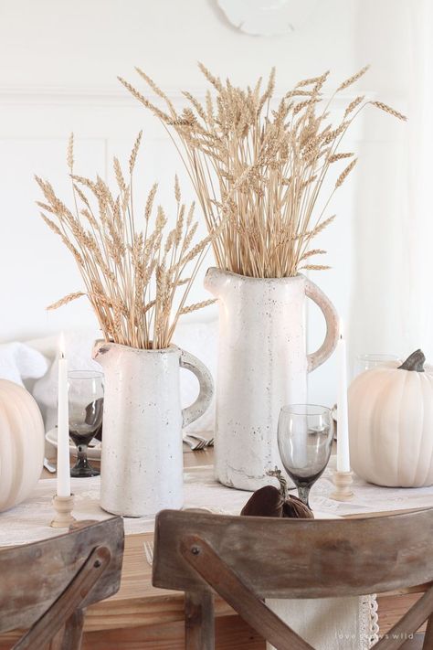 Learn simple fall decorating tips from this beautiful country harvest themed fall tablescape Cream Astethic, White Fall Decor Ideas, Harvest Tablescape, Wheat Decorations, Farmhouse Cozy, Harvest Theme, Outside Fall Decor, Fall Decor Inspiration, Fall Country