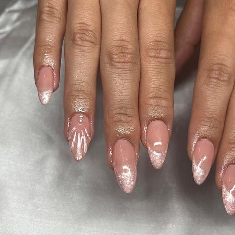 Shell Almond Nails, Oyster Shell Nails, Mother Of Pearl Nails, Oyster Nails, Shell Nails, Beach Nail, Formal Nails, Vintage Style Engagement Rings, Pearl Nails