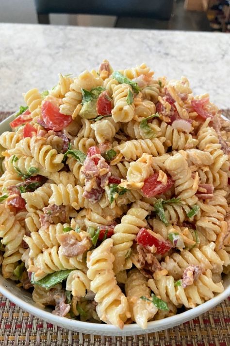 BLT Pasta Salad Recipe - The Perfect Summer Side Dish Recipe Blt Pasta Salad Recipe, Favorite Pasta Salad, Classic Blt Sandwich, Summer Side Dishes Recipes, Blt Pasta Salad, Classic Pasta Salad, Blt Pasta, Blt Salad, Blt Pasta Salads