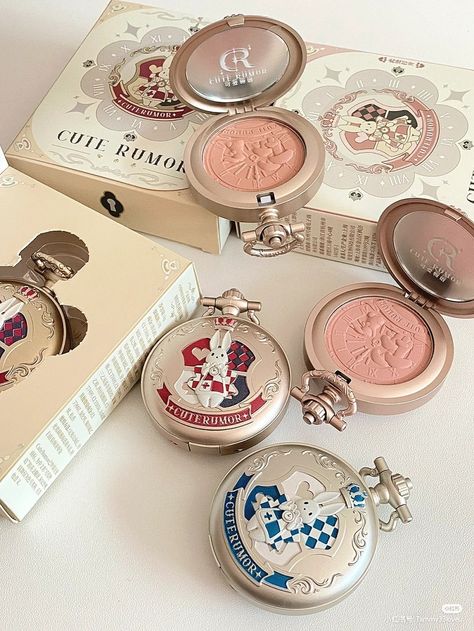 Pretty Lipstick Packaging, Makeup Things, Blush Collection, Alat Makeup, Aesthetic Objects, Kawaii Makeup, Makeup Accesories, Makeup Package, Disney Makeup