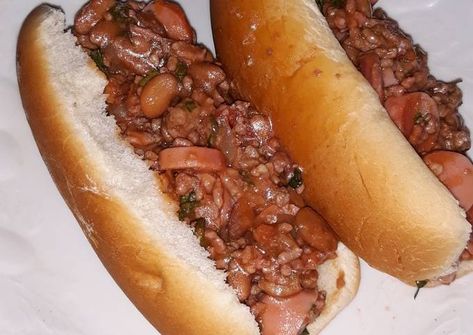 Chili dog Receta de My Kitchen ❤- Cookpad Chili Dog, Chili Dogs, My Kitchen, Dog Bun, Hot Dog Buns, Hot Dogs, Chili, Bread, Ethnic Recipes