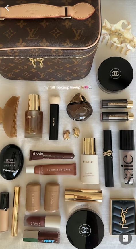 #saiebeauty #rhode #summerfridays #yslbeauty #meritbeauty #chanelbeauty
Credit: @Kelly clausen on tiktok Luxury Makeup Bag Aesthetic, Makeup Bag Essentials Aesthetic, Old Money Makeup Products, Expensive Makeup Aesthetic, Beauty Products Aesthetic, Aesthetic Boujee, Rhode Aesthetic, Makeup Bag Essentials, Smink Inspiration