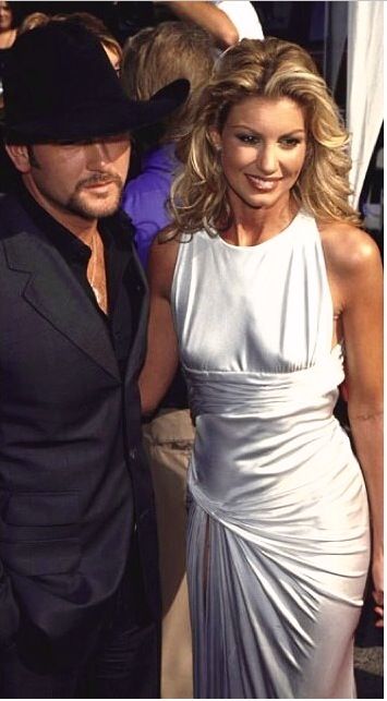 tim and faith More Elsa 1883, Faith Hill Hairstyles, Country Female Singers, Tim And Faith, Tim Mcgraw Faith Hill, Faith Hill, Tim Mcgraw, Famous Couples, Country Stars