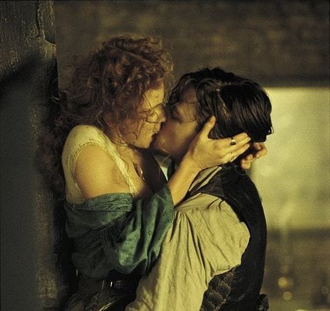 Gangs of New York Wall Kiss Pose Reference, Movie Kisses, Gangs Of New York, Couple Drawing, Daniel Day, Day Lewis, Romance Art, Cameron Diaz, Martin Scorsese