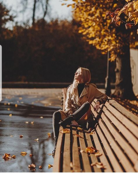 Autumn Photography Portrait, Fall Photo Shoot Outfits, Fall Shoot, Autumn Instagram, Fall Portraits, Tattoo Photography, Photographie Portrait Inspiration, Winter Photos, Portrait Photography Poses