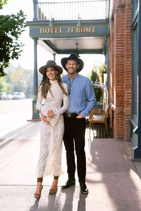 Western Wedding Guest Outfit, Western Chic Outfits, Rehearsal Dinner Attire, Lakeside Wedding Ceremony, Fall Wedding Attire, Texas Chic, Wedding Reception Outfit, Cowboy Chic, Rehearsal Dinner Outfits