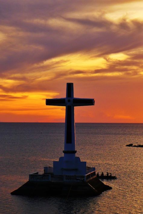 The Sunken Cemetery in Camiguin Island - The Island born of fire Sunken Cemetery Camiguin, Camiguin Island, Northern Mindanao, Old Cemeteries, Snorkeling Gear, White Crosses, Tourist Spots, Island Travel, Marine Animals