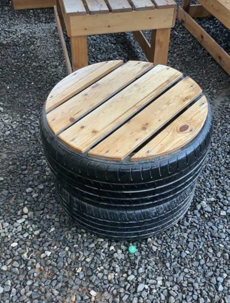 Tire Table, Tire Furniture, Outdoor Toilet, Clothes Organization Diy, Upcycle Garden, Backyard Furniture, Funky Decor, Diy Backyard Landscaping, Carpentry Diy