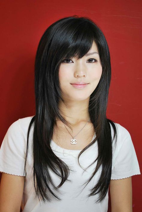 Bangs On A Oval Face, Asymmetrical Bangs Long Hair, Japanese 2000s Hairstyles, Medium Haircut Side Bangs, Long Hair With Bangs Sideswept, Side Bang Layered Hair, 2000s Japanese Haircut, Side Swept Bangs Curly Hair, Side Bangstyle Hair Long Layers