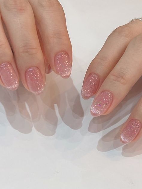 pink glitter cat eye spring Korean nails Velvet Nails, Korean Nail Art, Pink Glitter Nails, Hello Nails, Formal Nails, Subtle Nails, Simple Gel Nails, Blush Nails, Pretty Gel Nails