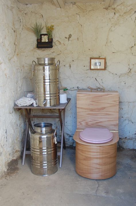 A beautiful, zero-waste, dry loo                                                                                                                                                                                 More Off Grid Bathroom, Diy Composting Toilet, Dry Cabin, Outhouse Bathroom, Bathroom Setup, Off Grid Homestead, Composting Toilets, Outdoor Toilet, Cabin Bathrooms