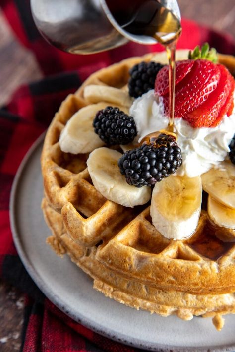 Oatmeal Waffles Recipe, Fruit Kebob, Oatmeal Waffle Recipe, Oatmeal Waffles, Waffle Iron Recipes, Healthy Waffles, Vegan Waffles, Waffle Ingredients, Waffle Maker Recipes