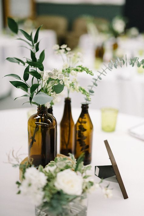 amber bottle centerpieces - photo by The Kama Photography http://ruffledblog.com/industrial-modern-wedding-with-a-greenery-wall No Candle Centerpieces Wedding, Beer Bottle Centerpieces, Industrial Modern Wedding, Affordable Wedding Centerpieces, Brass Wedding, Greenery Wedding Centerpieces, Rustic Wedding Decorations, Deco Champetre, Bottle Centerpieces