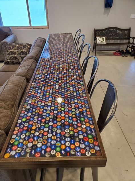 Diy Beer Bottle Cap Crafts, Beer Cap Projects, Beer Cap Table, Beer Bottle Diy, Beer Bottle Cap Art, Beer Bottle Cap Crafts, Diy Bottle Cap Crafts, Beer Cap Art, Bottle Cap Table