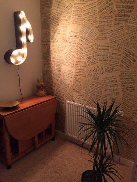 Wallpaper with old sheet music? Uh.. YES!!! More Casa Rock, Musical Wallpaper, Music Bedroom, Home Music Rooms, Music Studio Room, Old Sheet Music, Music Room Decor, Piano Room, Modern Wall Lamp