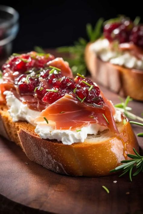 Cranberry and Prosciutto Crostini - BeCentsational Thanksgiving Potluck Recipes, Cranberry Crostini, Prosciutto Crostini, Prosciutto Appetizer, Easy Christmas Dinner, Thanksgiving Appetizers Easy, Crostini Appetizers, Crostini Recipes, Delicious Thanksgiving