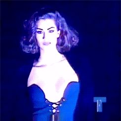 Yasmeen Ghauri Gif, Yasmeen Ghauri Video, Yasmeen Ghauri Versace, Yasmin Ghauri, Yasmeen Ghauri, God Is A Woman, Versace Runway, Models 90s, 90s Runway