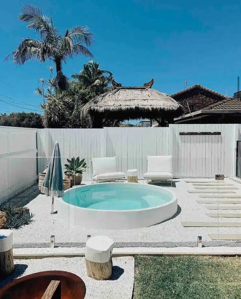 Caba Cottage - Townhouses for Rent in Bogangar, New South Wales, Australia - Airbnb Round Plunge Pool, Homemade Pools, Pools For Small Yards, Landscaping On A Budget, Garden Swimming Pool, Round Pool, Small Pool Design, Modern Pools, Small Pools