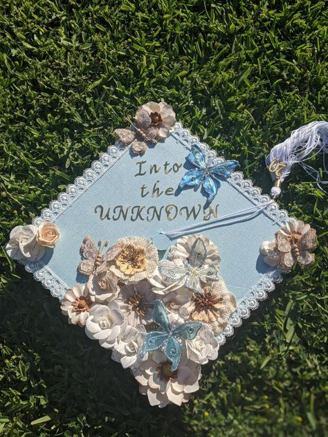 Frozen Graduation Cap Ideas, Baby Blue Graduation Cap, Light Blue Grad Cap Ideas, Disney Inspired Grad Caps, Frozen Graduation Cap, Light Blue Graduation Cap Ideas, Graduation Cap Art, Disney Princess Graduation Cap, Graduation Cap Inspiration