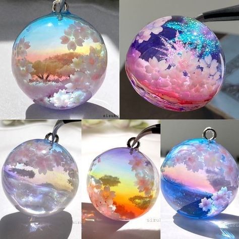 Clear Casting Resin, Flower Tray, Pretty Jewelry Necklaces, Magical Jewelry, Resin Craft, Diy Resin Art, Diy Resin Crafts, Mini Things, Resin Charms