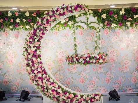 Mehndi Stage Decor, Cradle Decoration, Indian Baby Shower Decorations, Naming Ceremony Decoration, Engagement Stage Decoration, Simple Stage Decorations, Home Flower Decor, Cradle Ceremony, Wedding Hall Decorations