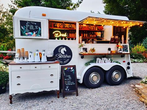 Horse Trailer Catering, Mobile Cafe Food Truck, Horsetrailer Bar Interior, Horse Trailer Bar Cart, Horse Trailer Dessert Bar, Vintage Horse Trailer Bar, Horse Trailer Ice Cream Truck, Coffee Horse Trailer Interior, Wedding Mobile Bar Ideas