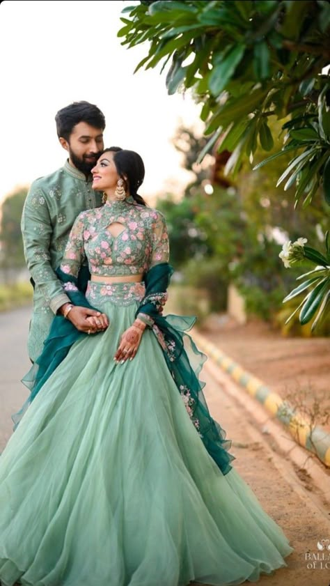 Pre Wedding Shoot Ideas Lehenga, Engagement Bride And Groom Dress, Roka Ceremony Poses, Marriage Couple Poses Indian, India Engagement Photoshoot, Pre Wedding Traditional Outfits, Ring Ceremony Outfit For Bride, Couple Shoot In Saree, Sangeet Poses For Couple