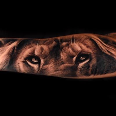 Lion Eye Tattoo, Shoulder Lion Tattoo, Lion Eyes Tattoo, Eyes Tattoo Ideas, Arm Cover Up Tattoos, Lion Shoulder Tattoo, Sagittarius Tattoo Designs, Lion Art Tattoo, Lion Eyes