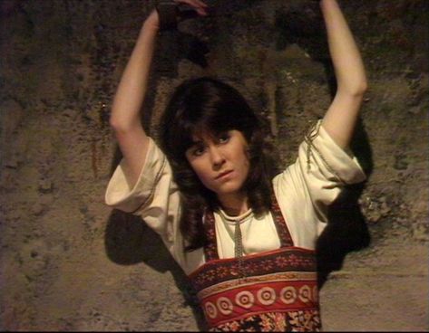 Elisabeth Sladen as Sarah Jane Smith in ‘The Masque of Mandragora’ – @donmarcojuande su Tumblr Dr Who Companions, Suzanne Pleshette, Sarah Jane Smith, Feminine Face, Doctor Who Companions, Classic Doctor Who, Jane Smith, All About Eve, Sarah Jane