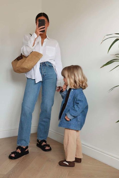 moms outfits Minimal Mom Outfit, Nyc Maternity Style, Mum Outfits Mom Style, Modern Mom Outfits, Chic Denim Outfits, Comfy Spring Outfits, Mom Outfits Spring, Trendy Mom Outfits, Casual Mom Style