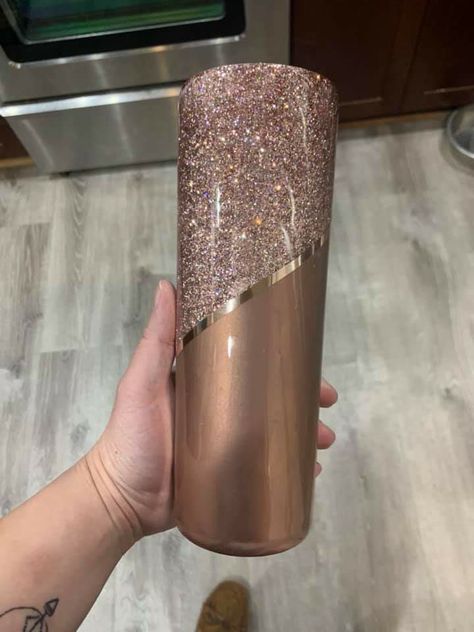 Popular Tumbler Designs, Ombre Tumblers, Epoxy Tumbler Ideas, Tumbler Sayings, Epoxy Mugs, Cricut Tumbler, Yeti Cup Designs, Cups Ideas, Tumbler Cups Personalized