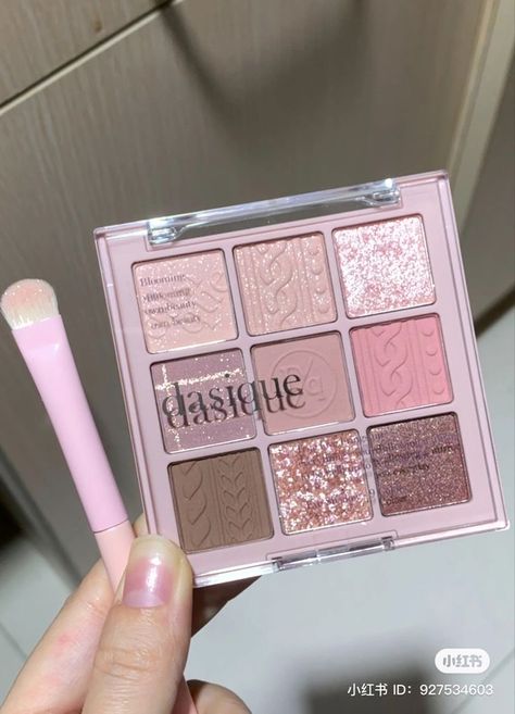 K Beauty Aesthetic, Cool Tone Makeup Korean, Douyin Makeup Products, Dasique Shadow Palette, Evening Eye Makeup, Casual Makeup, Makeup Accesories, Birthday Makeup, Makeup Supplies