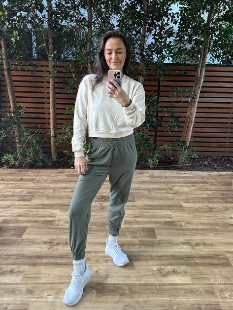 Need an outfit that can take you straight from your workout to coffee or school pickup? I love these joggers and this cropped sweatshirt because the colors are muted and perfect and it's so comfy! Anything that is easy to throw on AND cute is what I'm going for these days. If you need your own, check out my LTK and follow for more style inspo! Green Jogger Outfit, Green Joggers Outfit, Cooler Weather Outfits, Sculpt Society, Outfit Athletic, Jogger Outfit, Outfit For Spring, Outfits Athletic, Weather Outfits