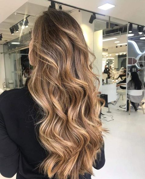 Balage Hair Blonde, Honey Blonde Balayage Brunettes, Caramel Blonde Balayage, Balayage Beige, Brunette Hair With Highlights, Brown Hair With Blonde Highlights, Caramel Hair, Honey Blonde Hair, Brown Hair Balayage