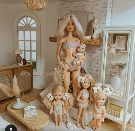 Realistic Barbie House, Barbie Dolls Aesthetic, Realistic Barbie, Barbie Happy Family, Barbie House Furniture, Diy Barbie House, Barbie Kids, Barbie Funny, Baby Doll Nursery