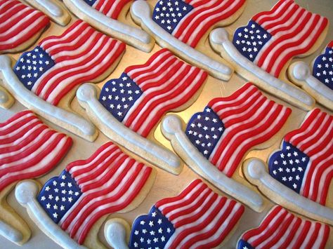 Desserts For Memorial Day, Happy Birthday Grace, America Themed Party, American Flag Cookies, Patriotic Sugar Cookies, Flag Cookies, Patriotic Cookies, Patriotic Desserts, Creative Baking